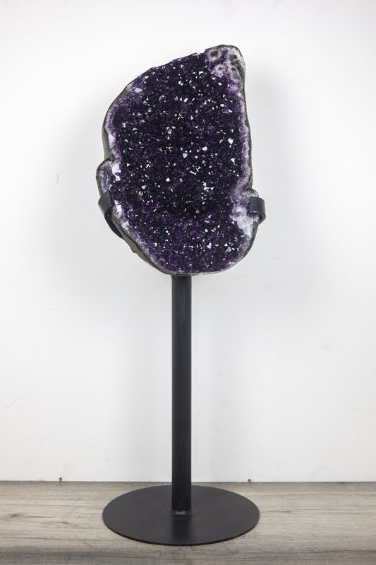 Amethyst-Geode groß mit ausgeprägter Stalaktitenstruktur, in exklusiver Premiumqualität