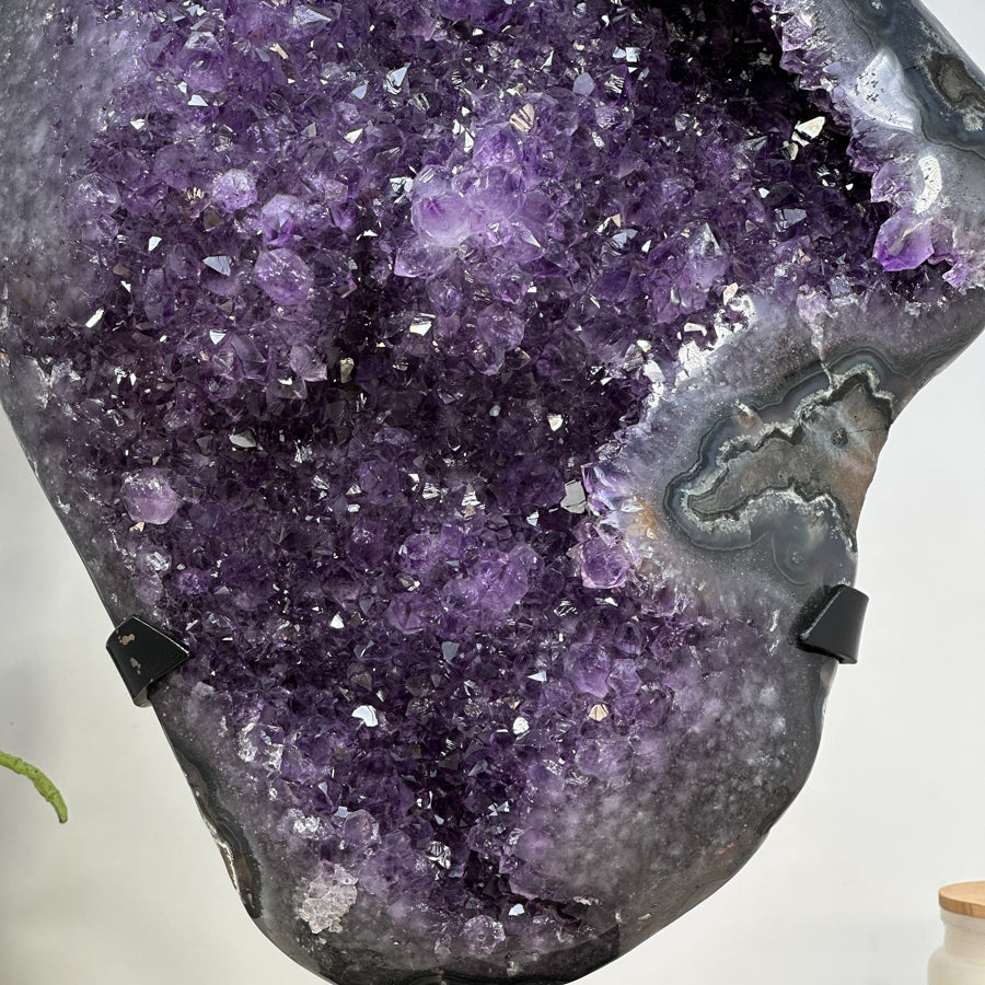 Amethyst-Kristallcluster groß mit dicht gewachsener Kristallstruktur, in exklusiver Premiumqualität