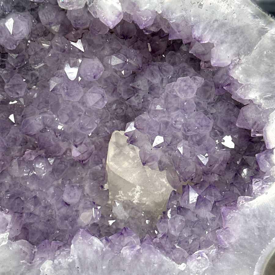 Blaue Achat-Geode groß mit fantastischer Kalzit-Formation