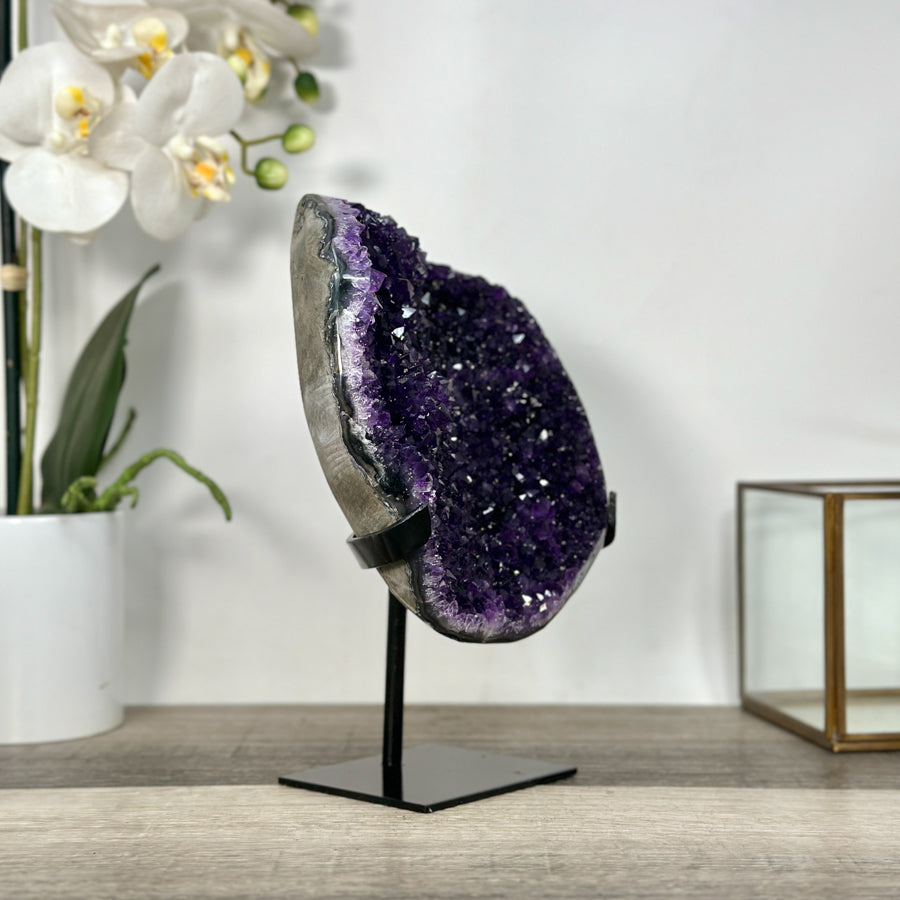 Amethyst-Cluster mit voluminösen, tiefvioletten Kristallformationen