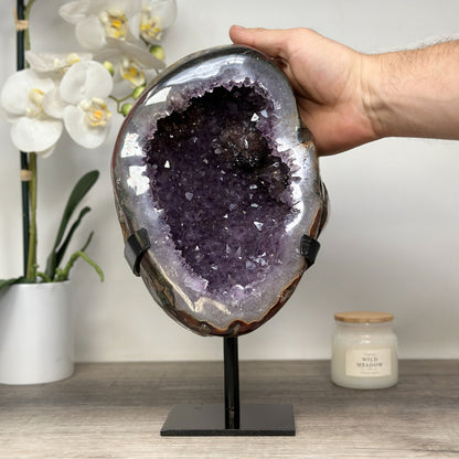 Amethyst-Geode groß mit Achat-Schale und ausgewogener Kristallstruktur