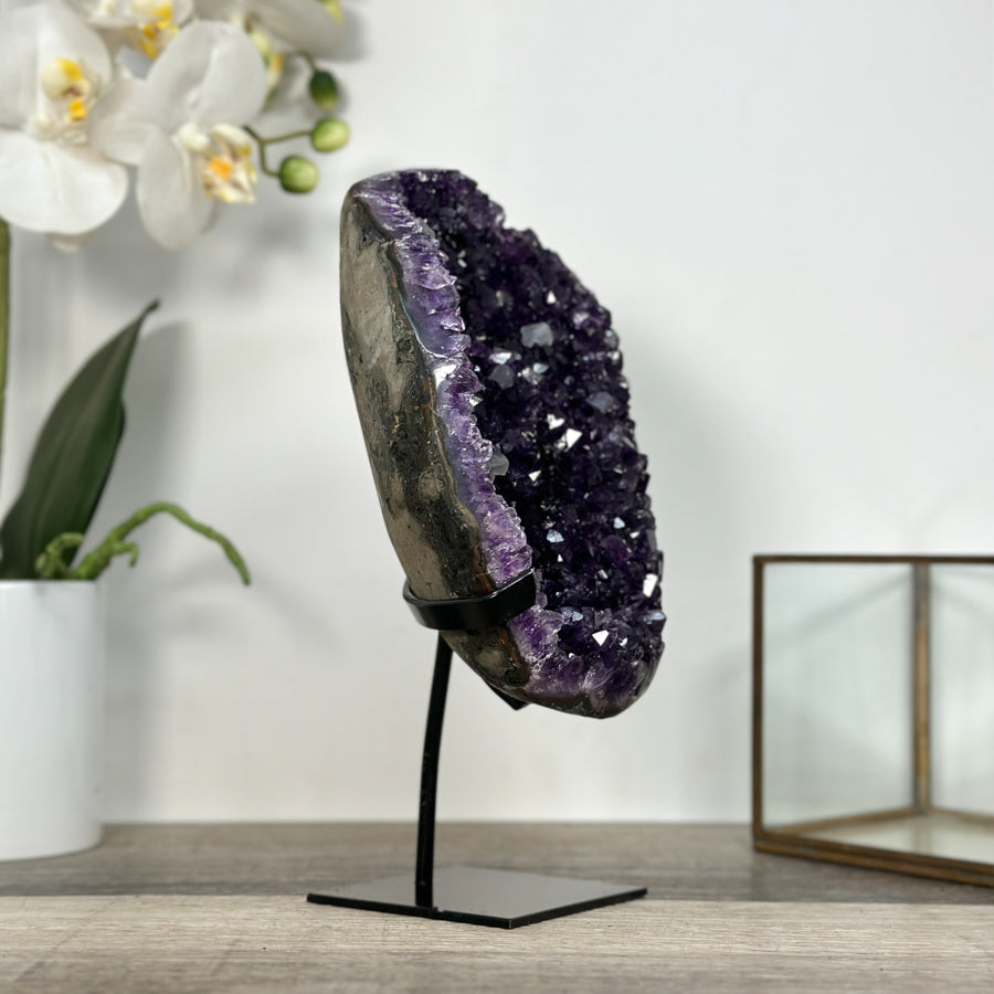 Amethyst-Kristallcluster mit satt gefärbter, königlicher Nuance