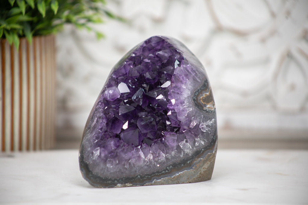 Amethyst-Druse mit dicht gewachsener, violetter Kristallstruktur