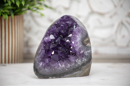 Amethyst-Druse mit dicht gewachsener, violetter Kristallstruktur