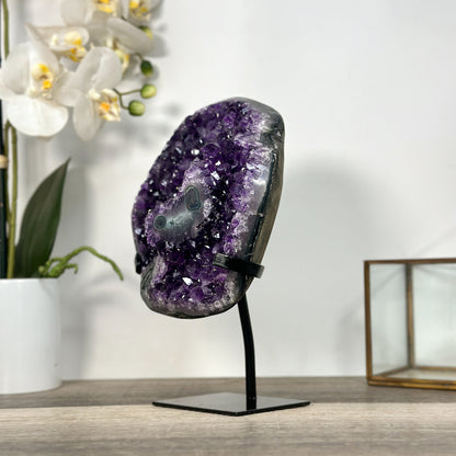 Amethyst-Geodencluster mit dicht verzahnter Kristallstruktur