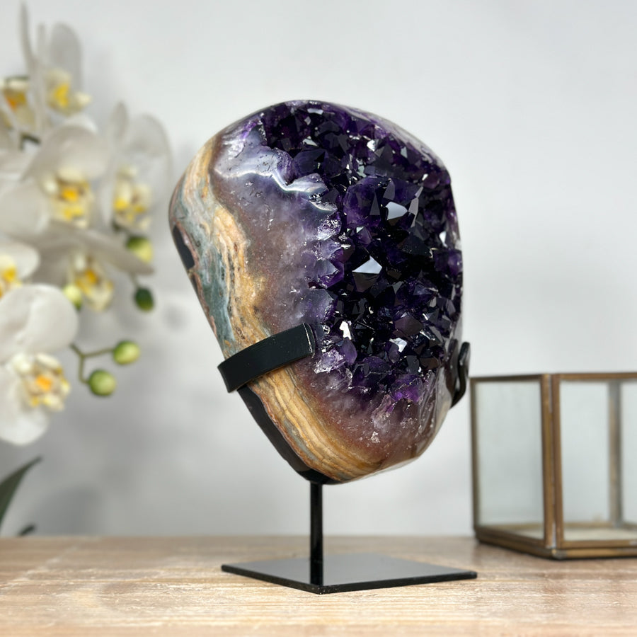Amethyst-Kristallcluster mit wunderschöner Jaspis-Schale