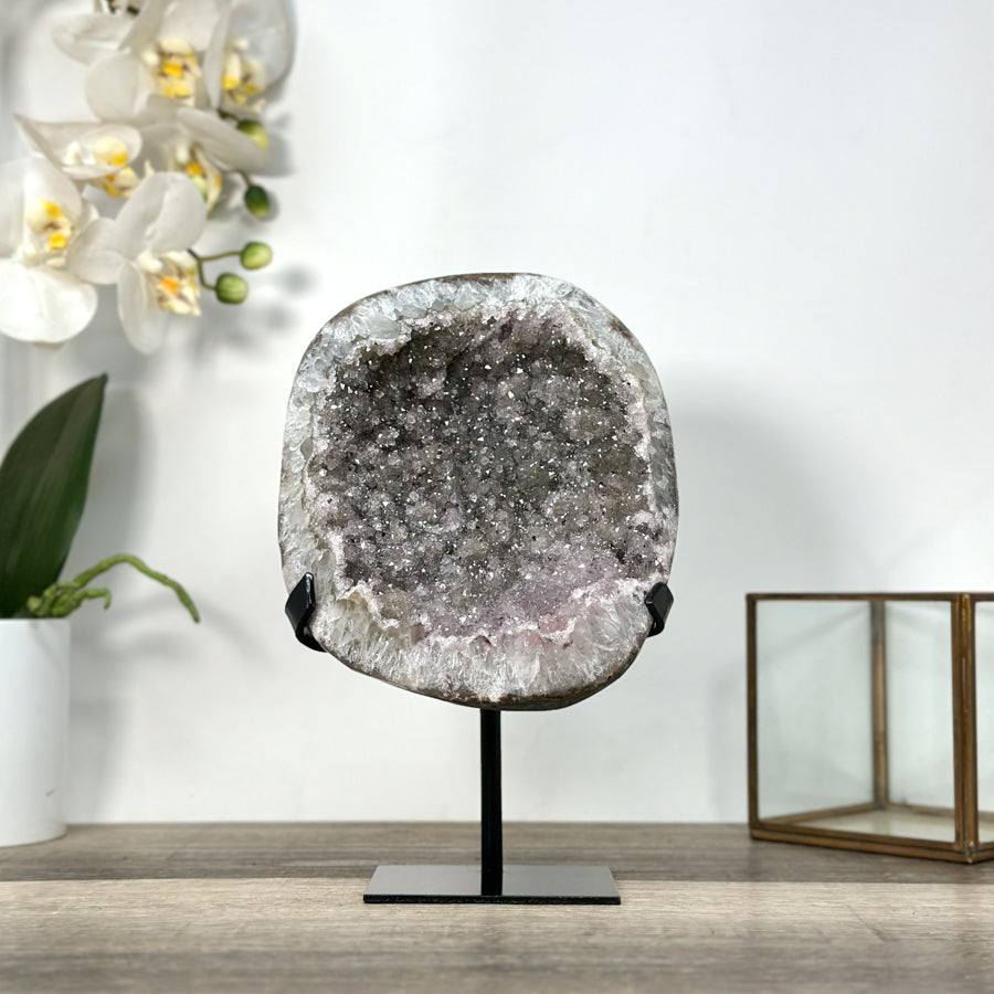 Quarz-Geode mit funkelnder Kristallstruktur