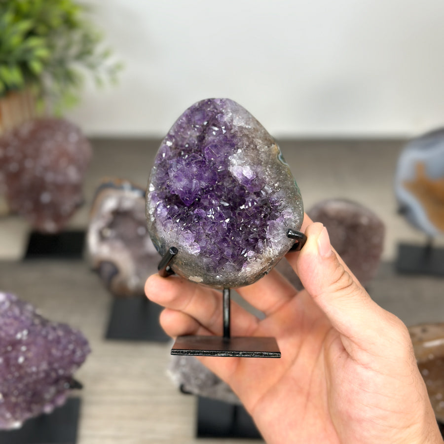Kristallskulpturen-Set 9-teilig, mit einzigartiger Oberflächenstruktur und ausgewählter Mineralzusammenstellung