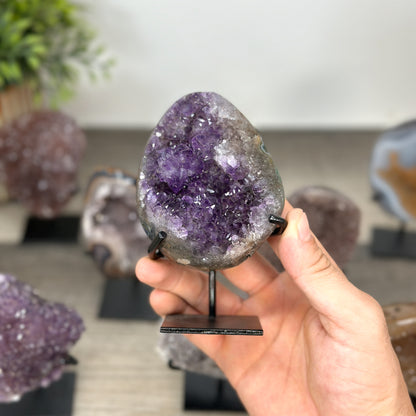Kristallskulpturen-Set 9-teilig, mit einzigartiger Oberflächenstruktur und ausgewählter Mineralzusammenstellung