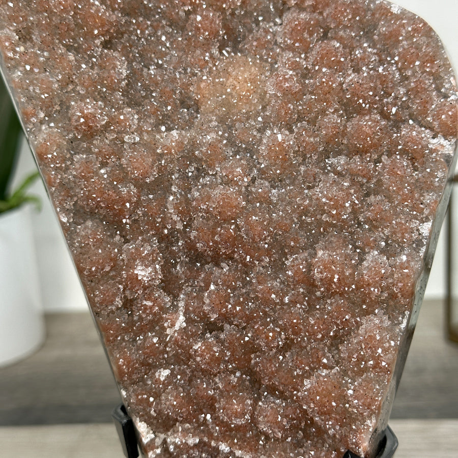 Zuckerquarz-Kristallcluster mit warm leuchtender, orangefarbener Tönung