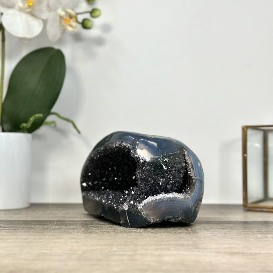 Quarz-Achat-Geode mit polierter Oberfläche und klarer Struktur