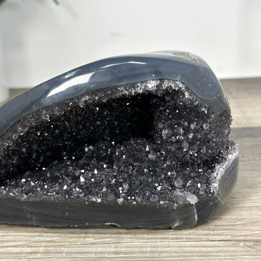 Quarz-Achat-Geode mit polierter Oberfläche und klarer Struktur