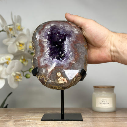 Amethyst-Geode mit markanter Quarzschale
