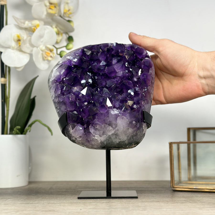 Amethyst-Kristallcluster mit fein ausgebildeter, transparenter Spitzenzone, in hochwertiger Naturqualität
