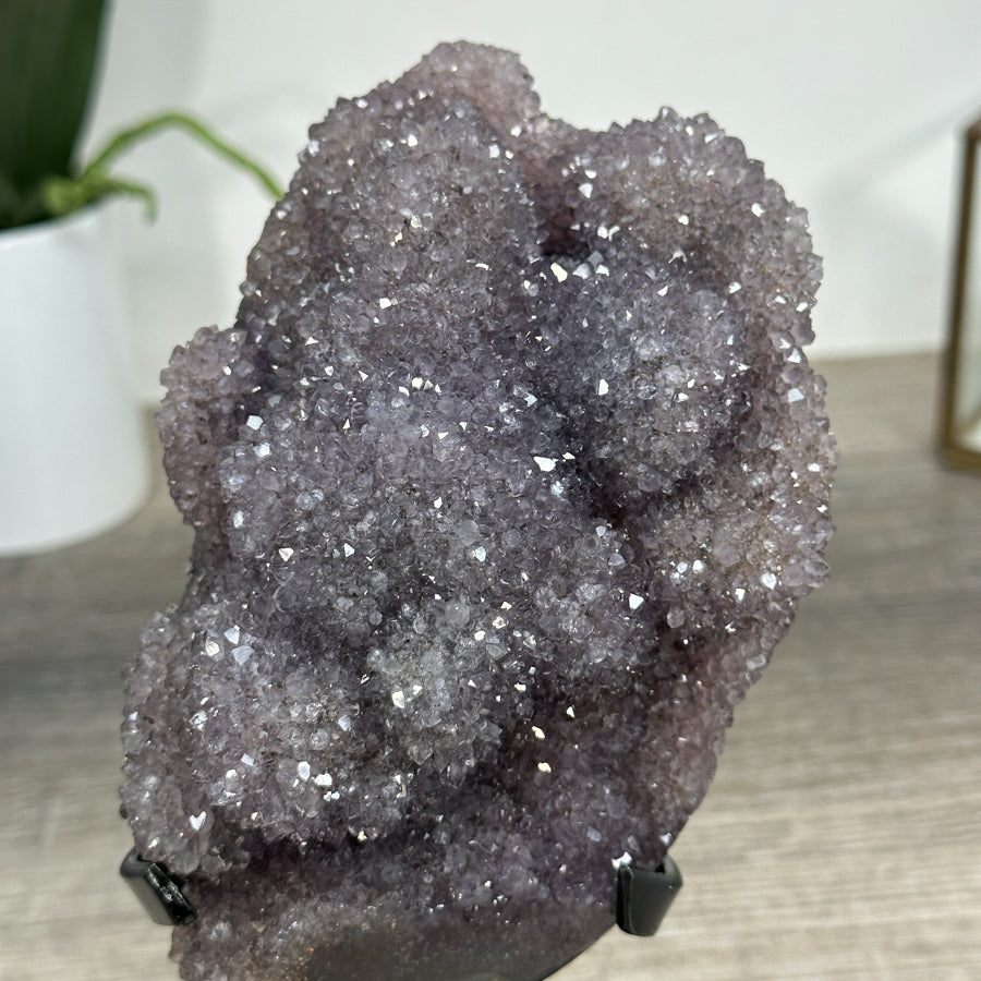 Amethyst-Stalaktiten-Cluster mit dicht gewachsener Tropfsteinbildung