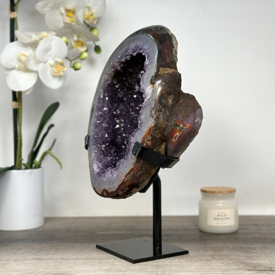 Amethyst-Geode groß mit Achat-Schale und ausgewogener Kristallstruktur