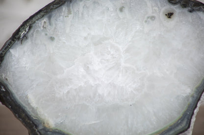 Quarz-Platte mit natürlicher Grünjaspis-Oberfläche und strukturierter Matrix