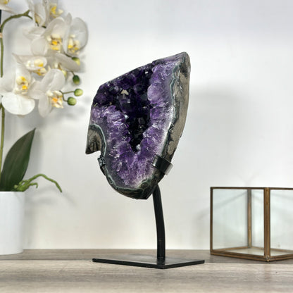 Amethyst-Geode groß mit klar definierter, prismatischer Formation