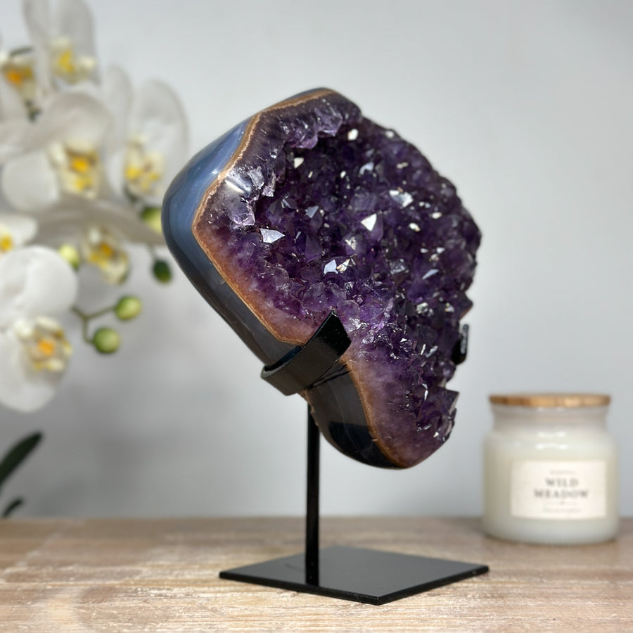 Amethyst-Cluster mit Achat- und Jaspis-Schale, in exklusiver Premiumqualität
