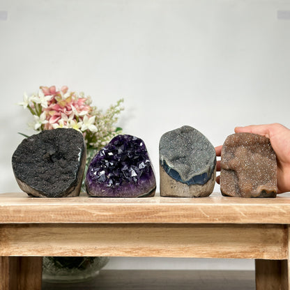 Mineralien-Kathedralen- und Drusen-Set 4-teilig, klar definierter Kristallkammer und vielseitigen Schattierungen