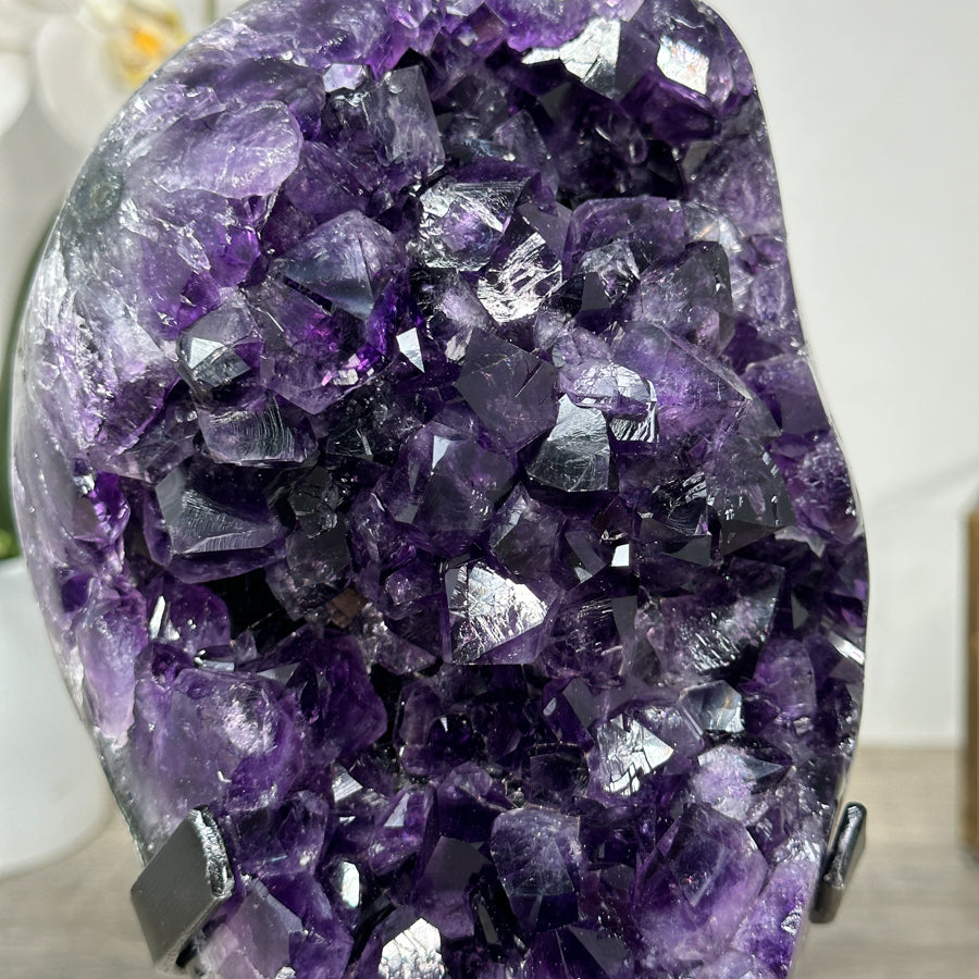 Amethyst-Kristallcluster mit natürlicher Spitzenstruktur, in hochwertiger Naturqualität