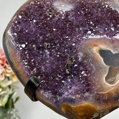 Amethyst-Herzskulptur mit polierter Naturstruktur