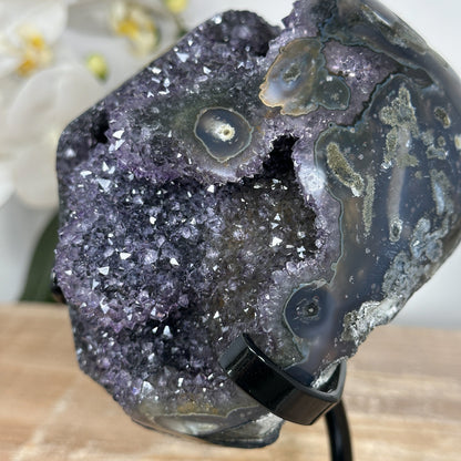 Galaxy-Amethyst-Exemplar mit fein schimmernder Stalaktitenstruktur