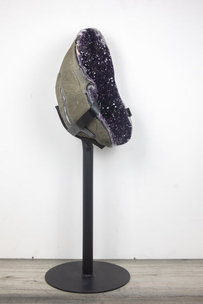Amethyst-Geode groß mit ausgeprägter Stalaktitenstruktur, in exklusiver Premiumqualität