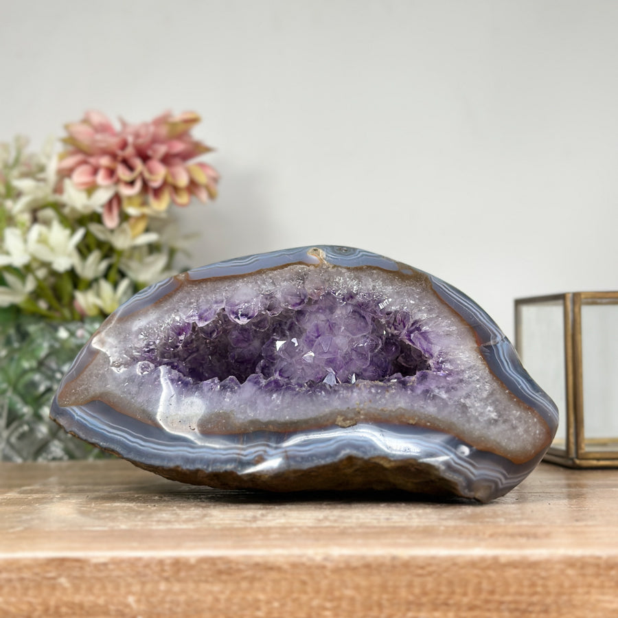 Amethyst-Achat-Geode mit fein kristallisierter Druzy-Struktur