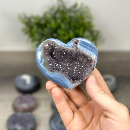 Mineralien-Herzset 9-teilig, mit ausdrucksstarker Mineralstruktur