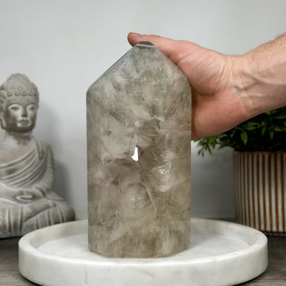 Quarz-Obelisk groß mit wunderschön ausgeprägter Kristallstruktur