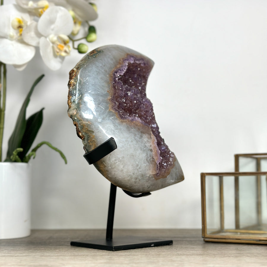 Amethyst-Mond mit weich modellierter, mystischer Oberfläche