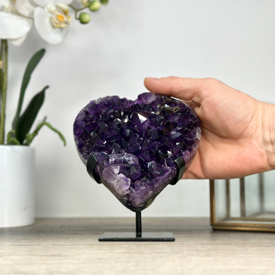 Amethyst-Kristallherz mit klar strukturierter Kristallbildung