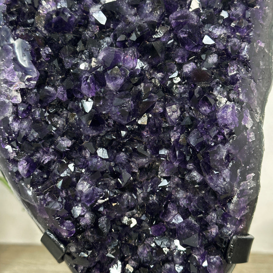 Amethyst-Kristall mit klar definierter, natürlicher Spitze, in exklusiver Premiumqualität