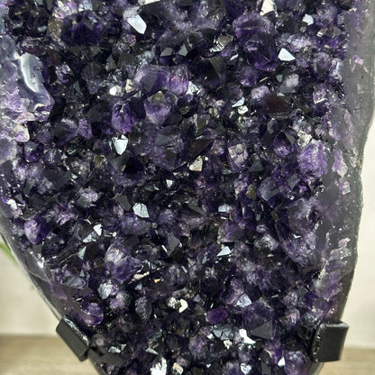 Amethyst-Kristall mit klar definierter, natürlicher Spitze, in exklusiver Premiumqualität