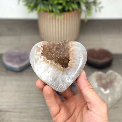 Mineralien-Herzset 6-teilig, mit harmonisch abgestimmter, polierter Natursteinstruktur