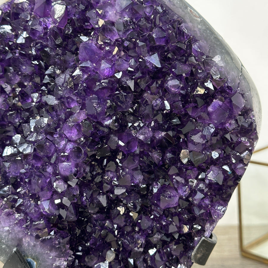Amethyst-Kristall mit fein auslaufender Spitzenform