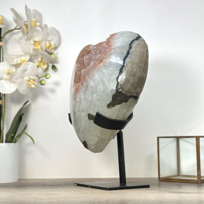 Quarz-Druzy-Herzskulptur groß mit fein funkelnder, kristallreicher Druzy-Oberfläche