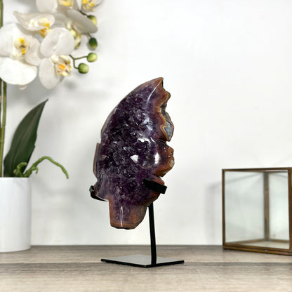Amethyst-Blatt mit organischer Formgebung und Jaspis-Struktur
