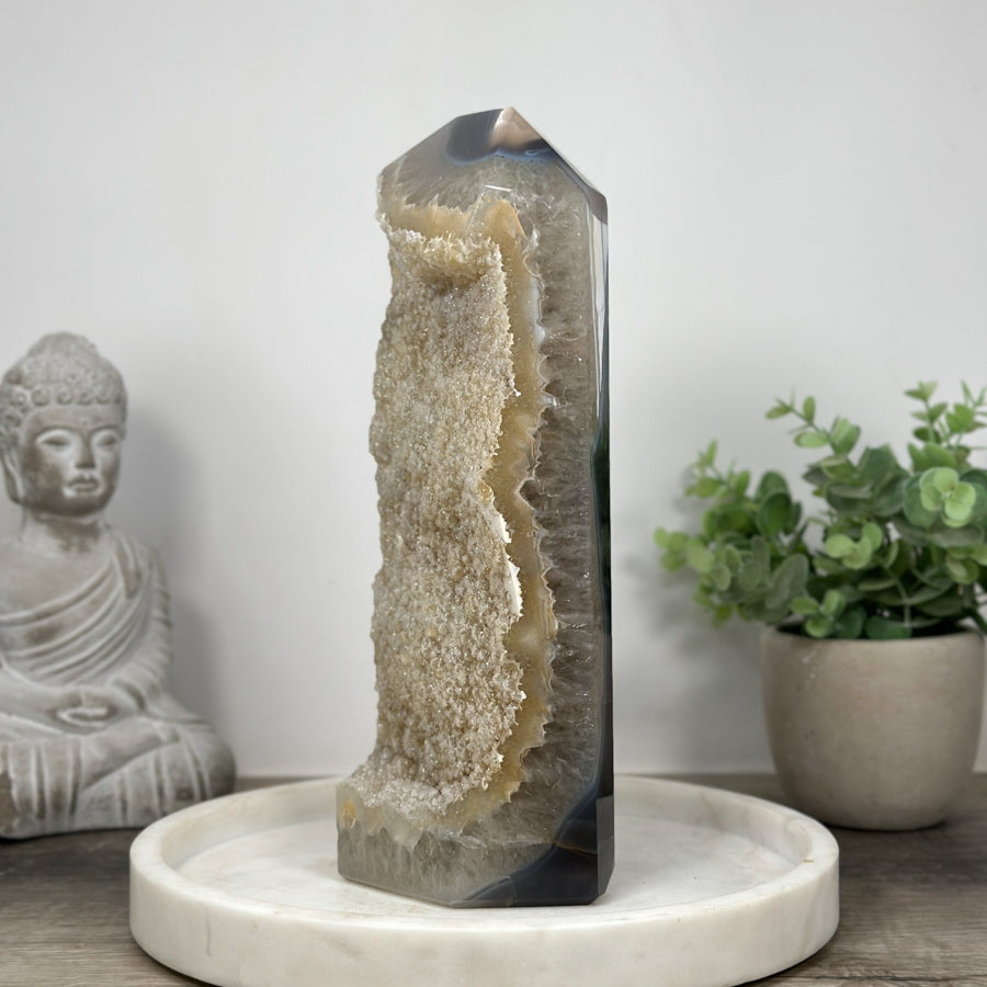 Achat-Jaspis-Obelisk XXL mit vielschichtiger Natursteinmatrix, in exklusiver Premiumqualität
