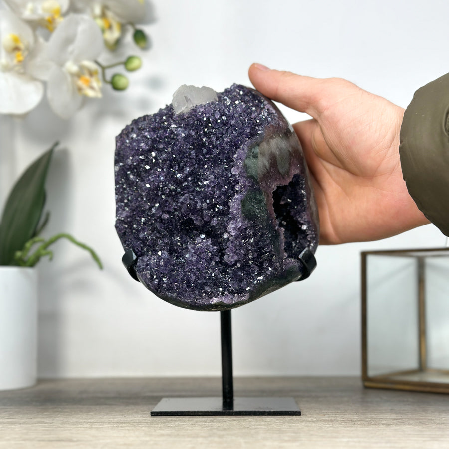 Amethyst-Stein mit integrierter Kalzit-Einlagerung