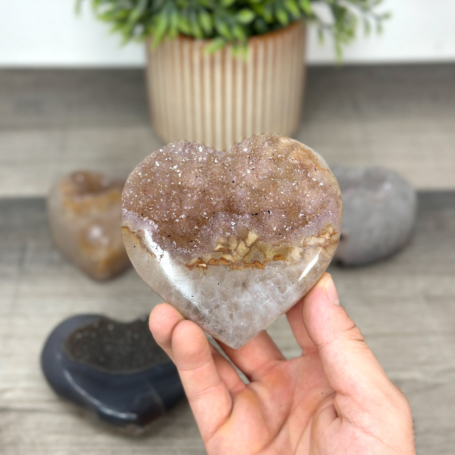 Mineralien-Herzset 4-teilig, mit lebendig schimmernder Natursteinfarbe