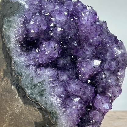 Amethyst-Kathedrale mit aufwendiger, stalaktitischer Kristallbildung