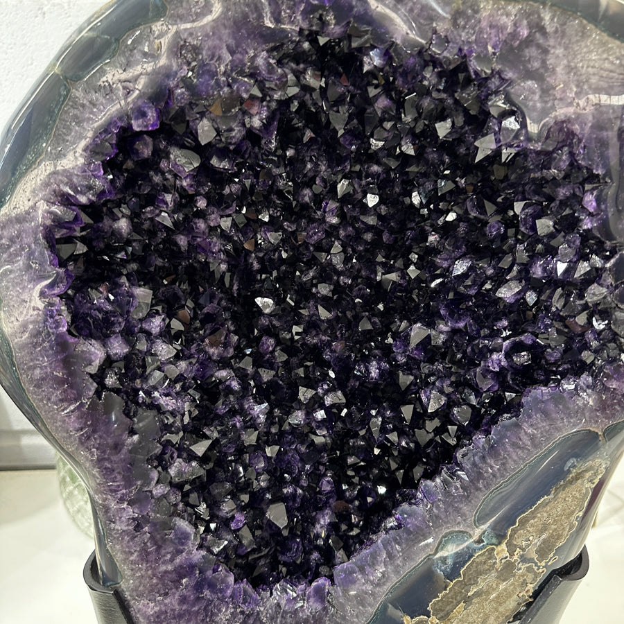 Amethyst-Geode XL mit kräftig ausgeprägter Achat-Schale, in exklusiver Premiumqualität