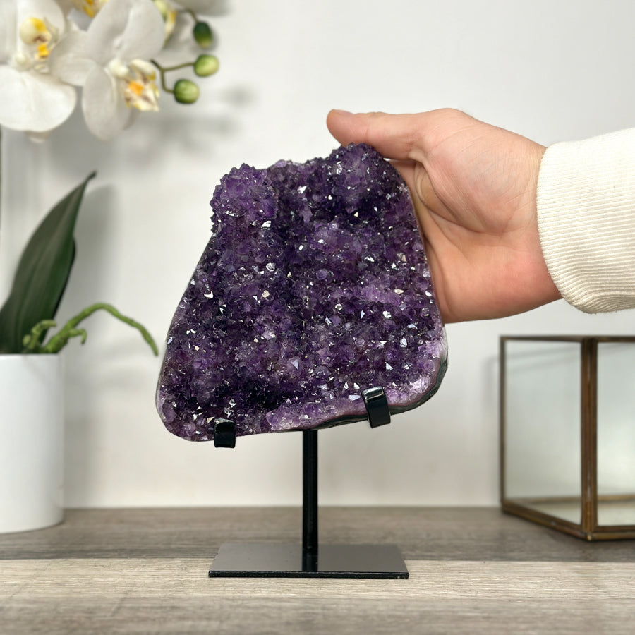 Amethyst-Kristallcluster mit kristallklarer, filigraner Struktur