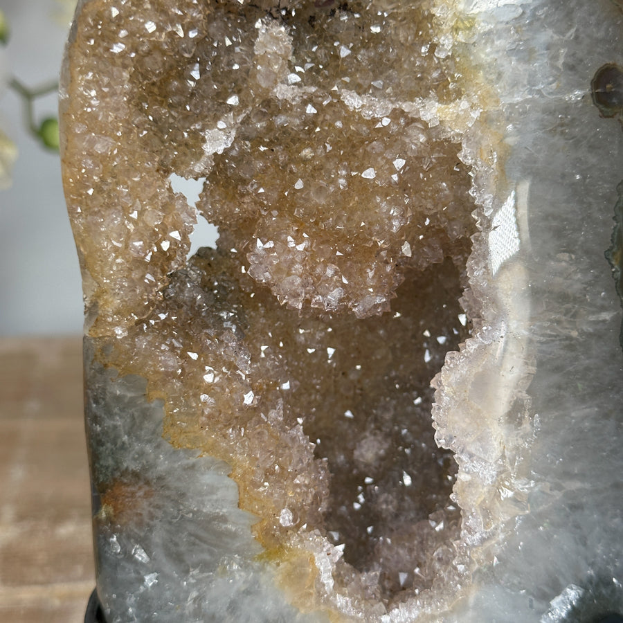 Zucker-Druzy-Kristallcluster gelb mit Quarzmatrix