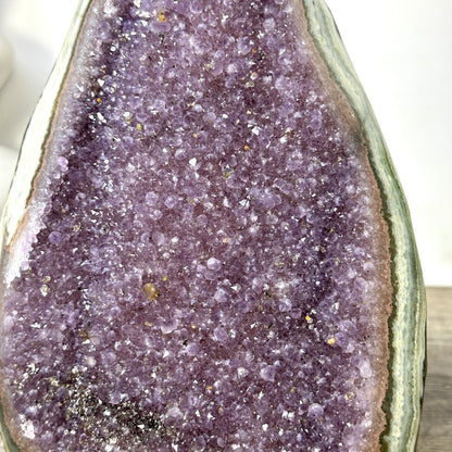 Amethyst-Kathedrale groß mit einzigartiger grüner Jaspis-Schale