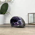 Amethyst-Geode mit großflächiger, tiefvioletter Kristallarchitektur