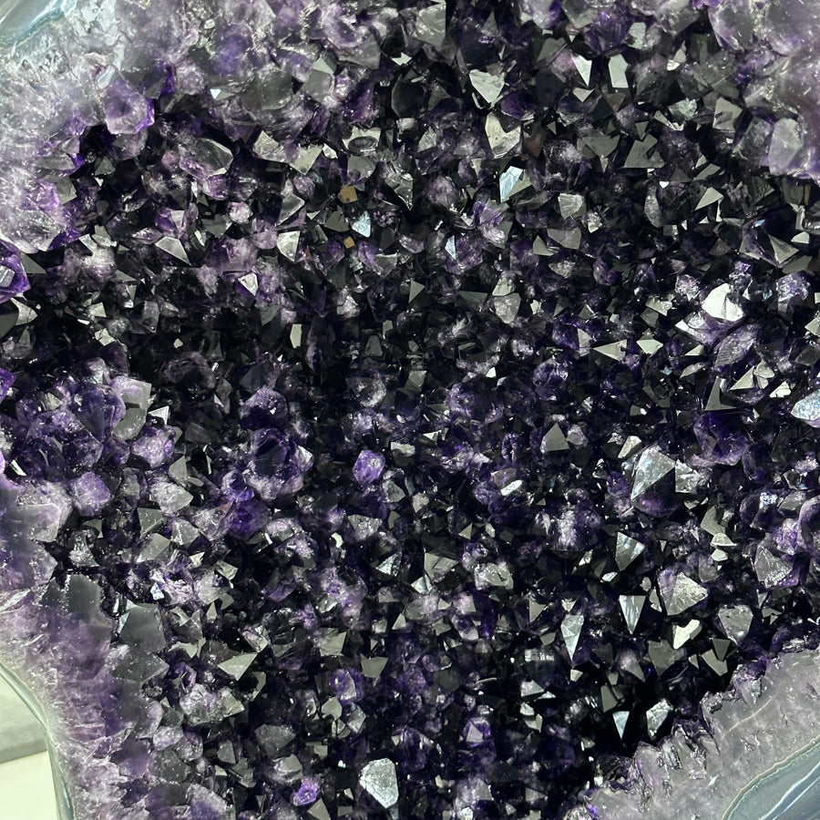 Amethyst-Geode XL mit kräftig ausgeprägter Achat-Schale, in exklusiver Premiumqualität