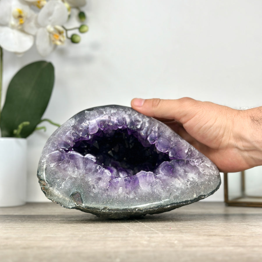 Amethyst-Geode mit präzise ausgebildeter Kristallkammer